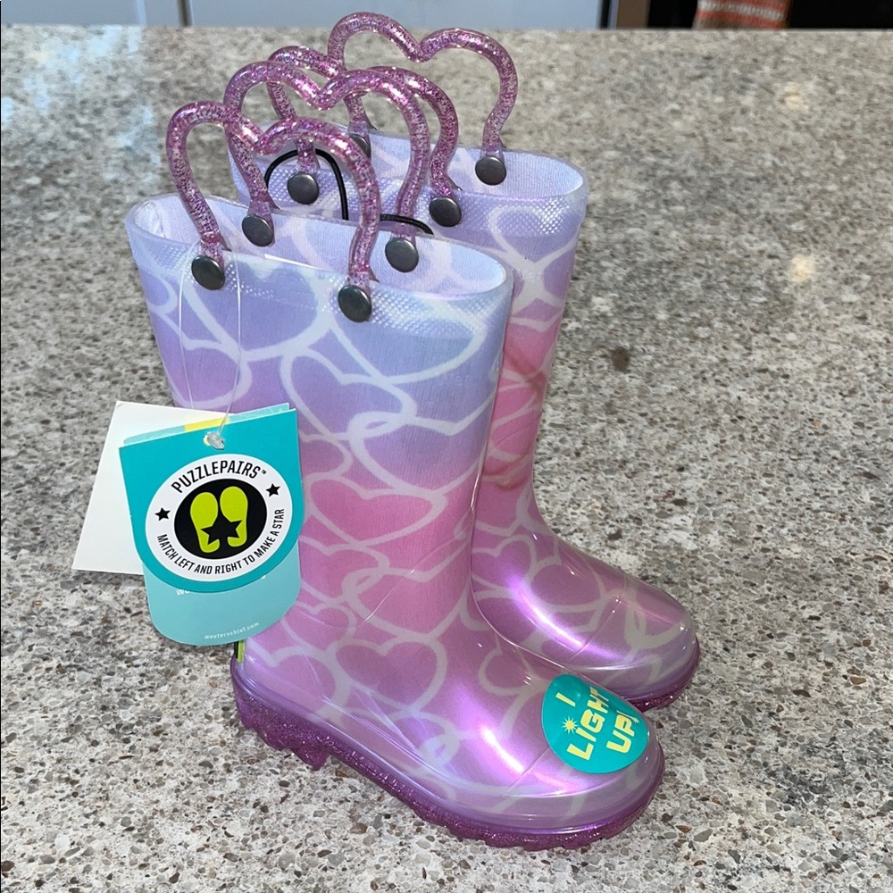 KIDS GLITTER HEART LIGHTED RAIN BOOT - MULTI